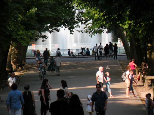  fontaine centrale avec jets d'eau, Pépinière